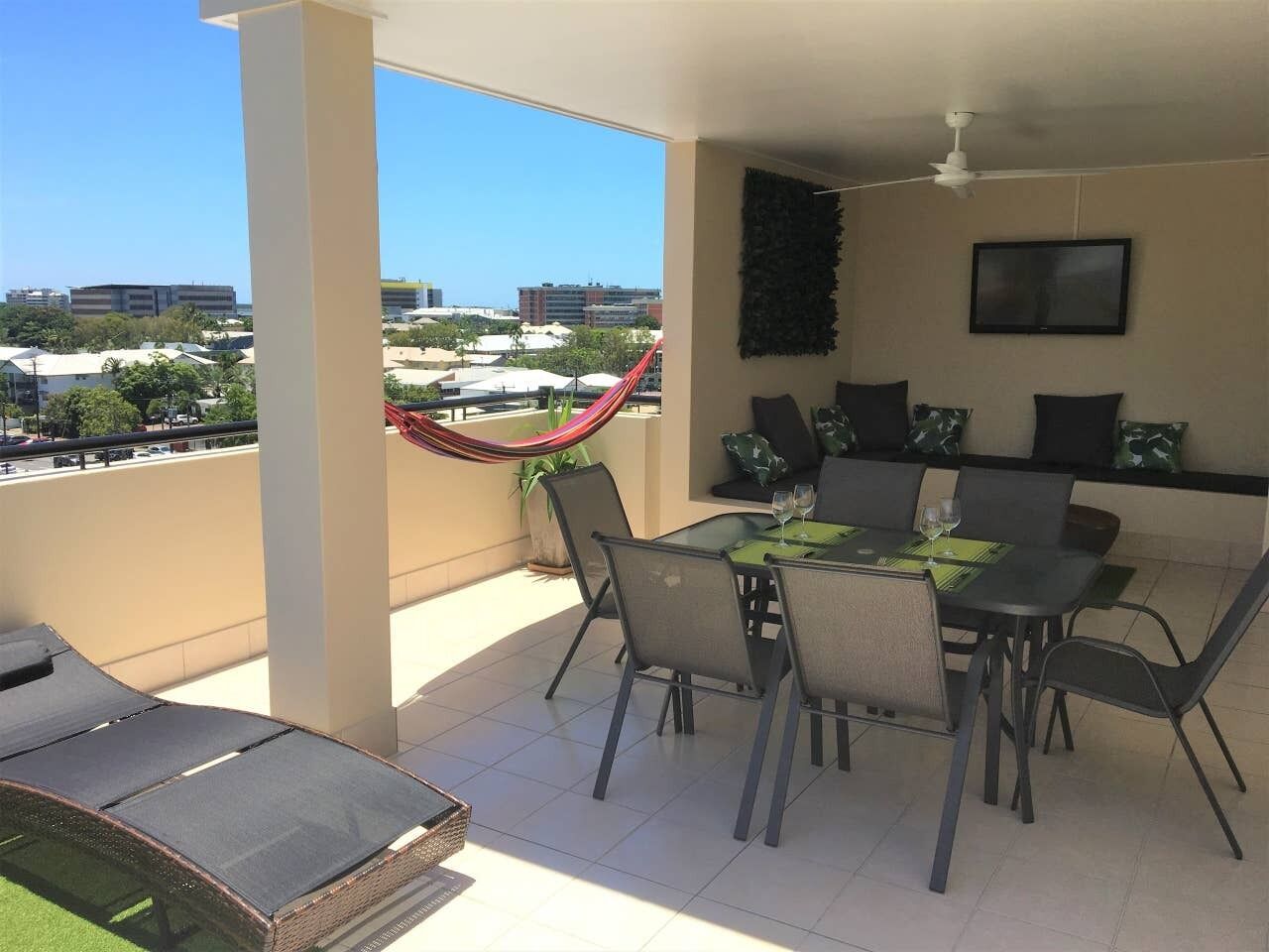 Beautiful Penthouse With Private Rooftop Spa, Gym, TV, Bbq, Hammock..