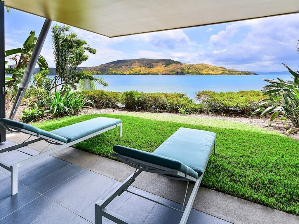 Yacht Club Villa 20 - Beautiful Ocean Front Villa on Hamilton Island