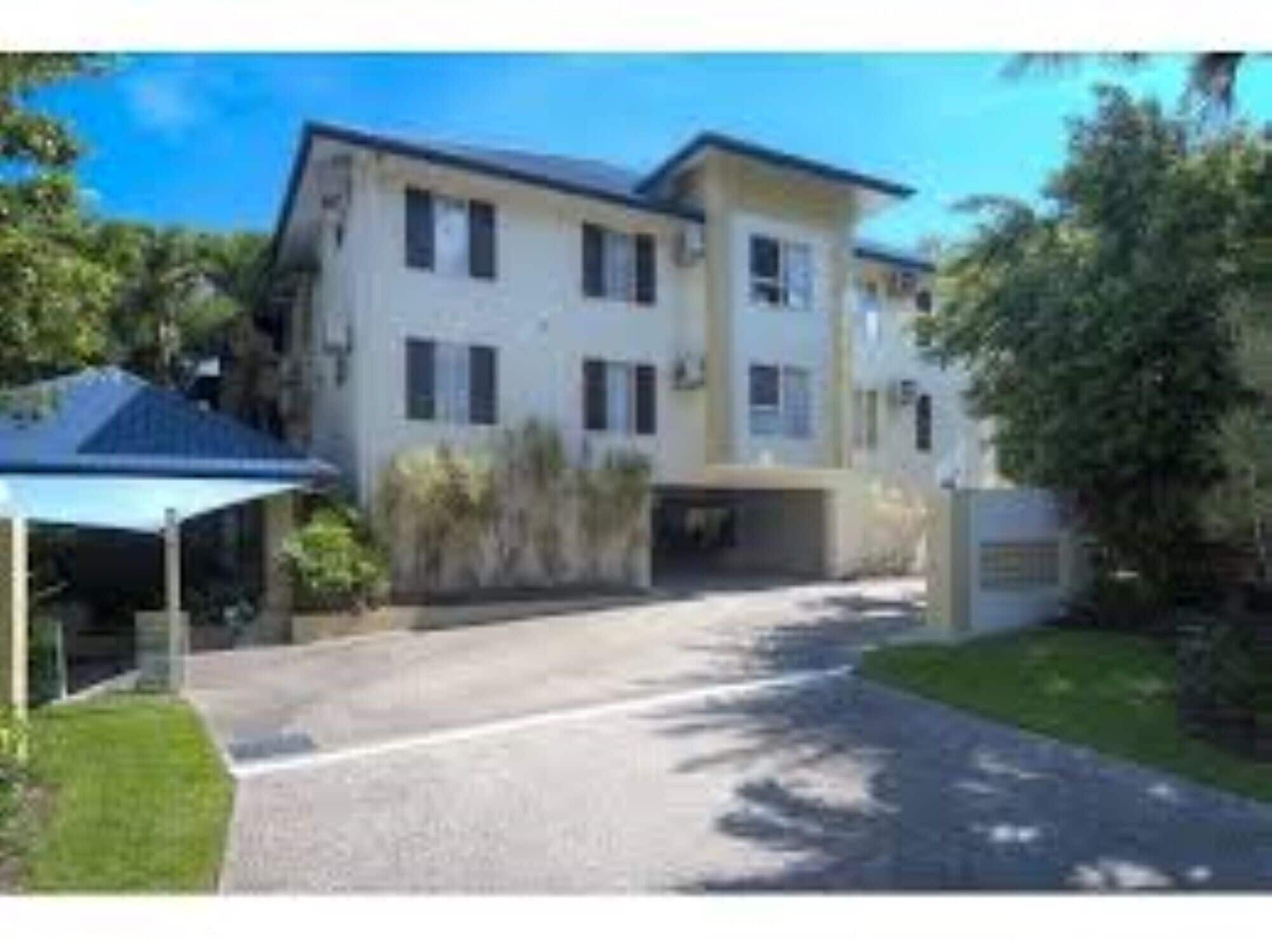 Port Douglas Affordable Accommodation With 18 Central Plaza