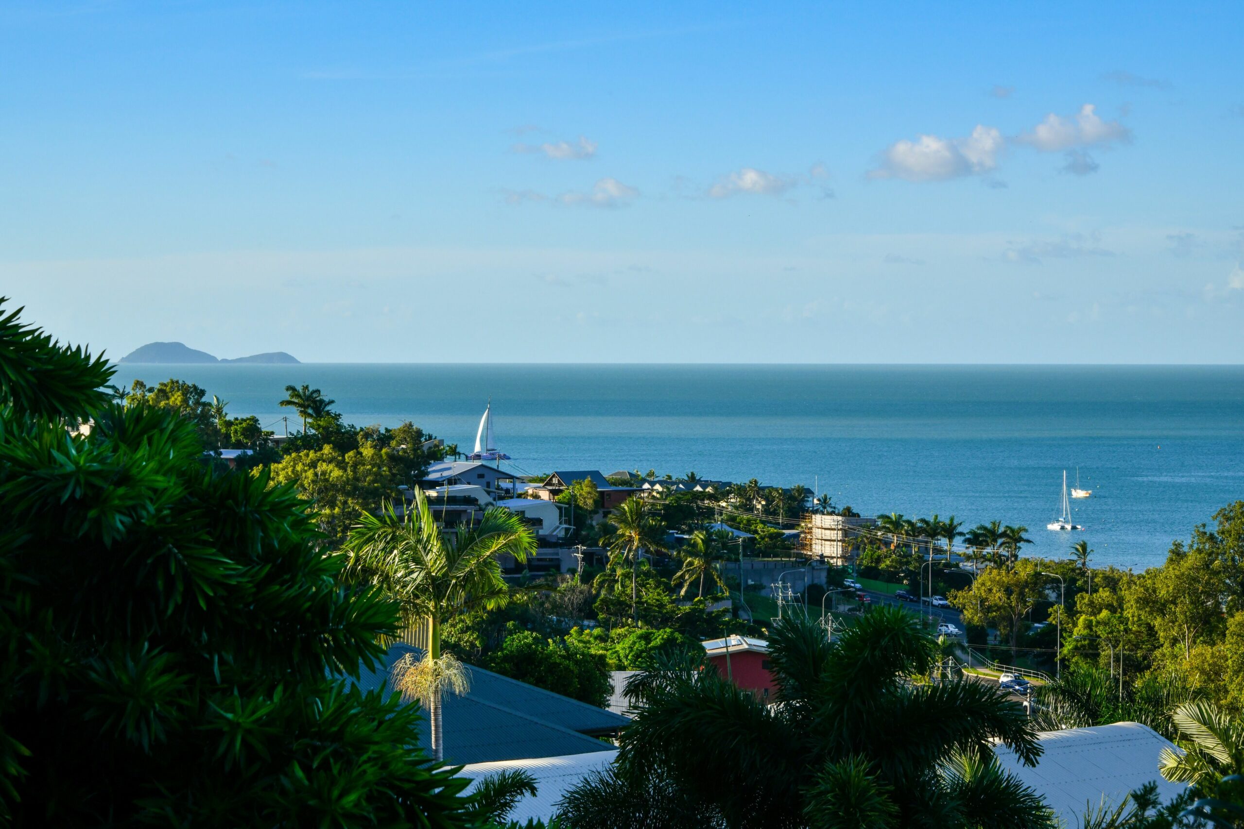 Panoramic views, central Airlie beach, short Stroll to the beaches & village