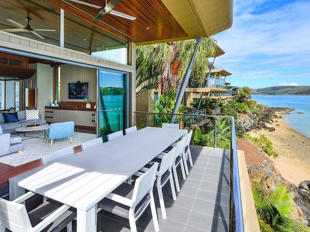 Yacht Club Villa 20 - Beautiful Ocean Front Villa on Hamilton Island