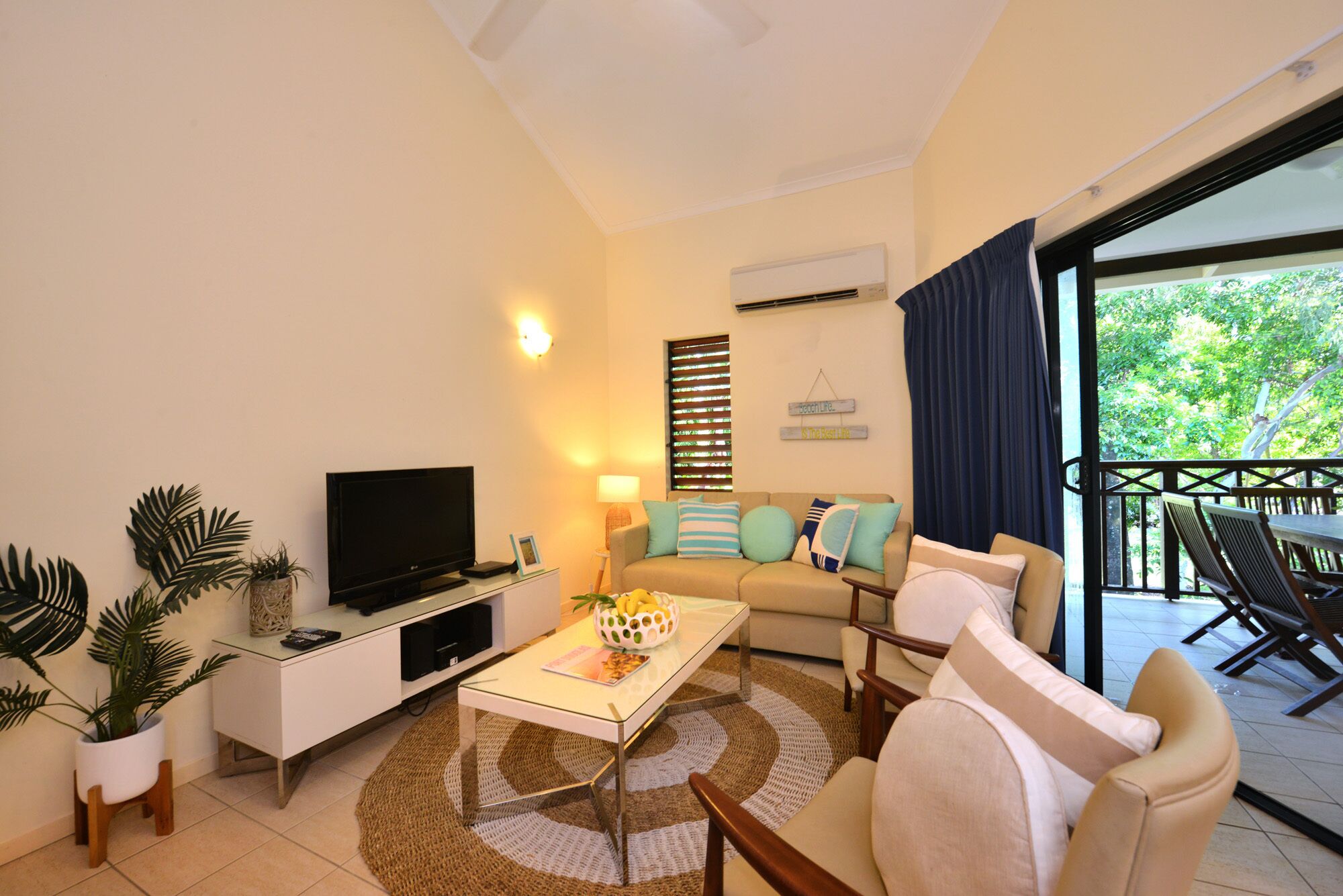 Beachstyle - Stylish two bedroom, two bathroom apartment.