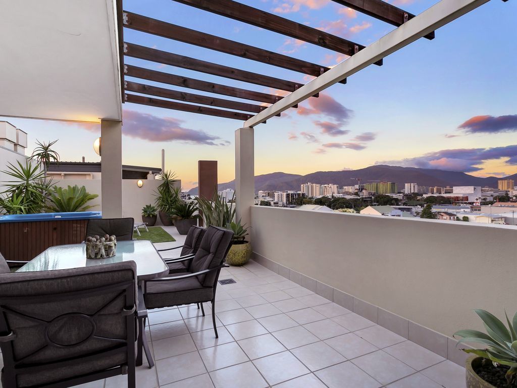 Rooftop Penthouse-amazing views-Free Wifi -Netflix