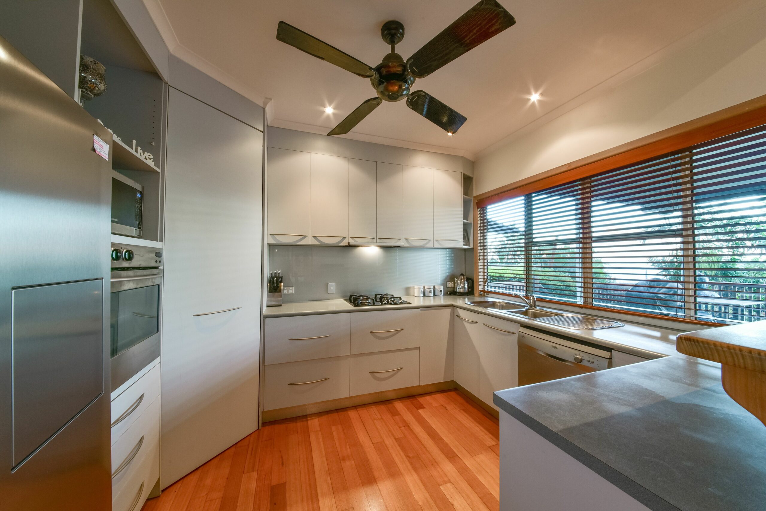 Panoramic views, central Airlie beach, short Stroll to the beaches & village