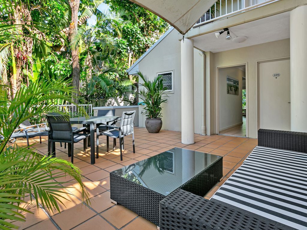 Port Douglas Apartments, Location, Location