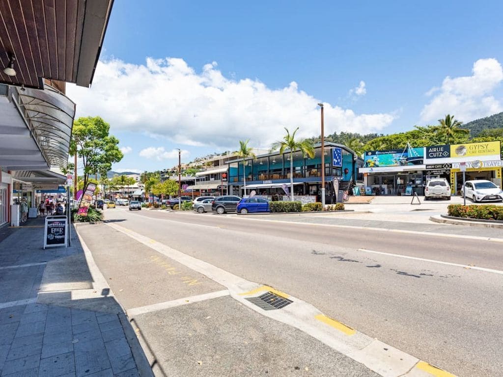 Airlie SUN & Sand Unit # 3 Main Street, Walk Everywhere, Free Wifi!!