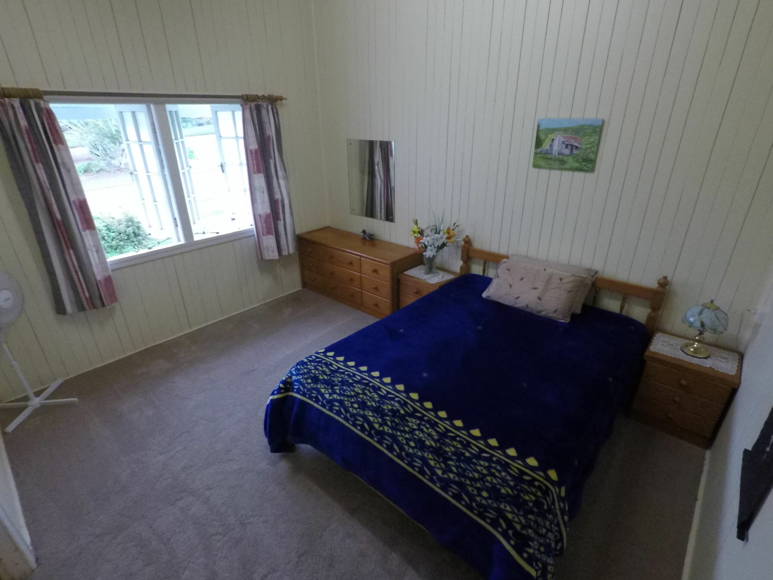 Spacious House all to yourself. Walk to shops. Caravans Welcome