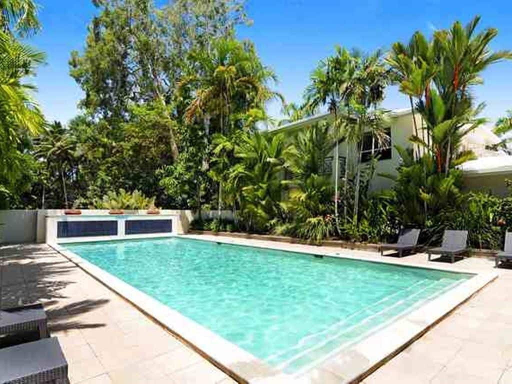 Plantation House 1 Spacious 4 Bedroom House Near Beach Wifi Netflix Telstra TV Playground Pool BBQ