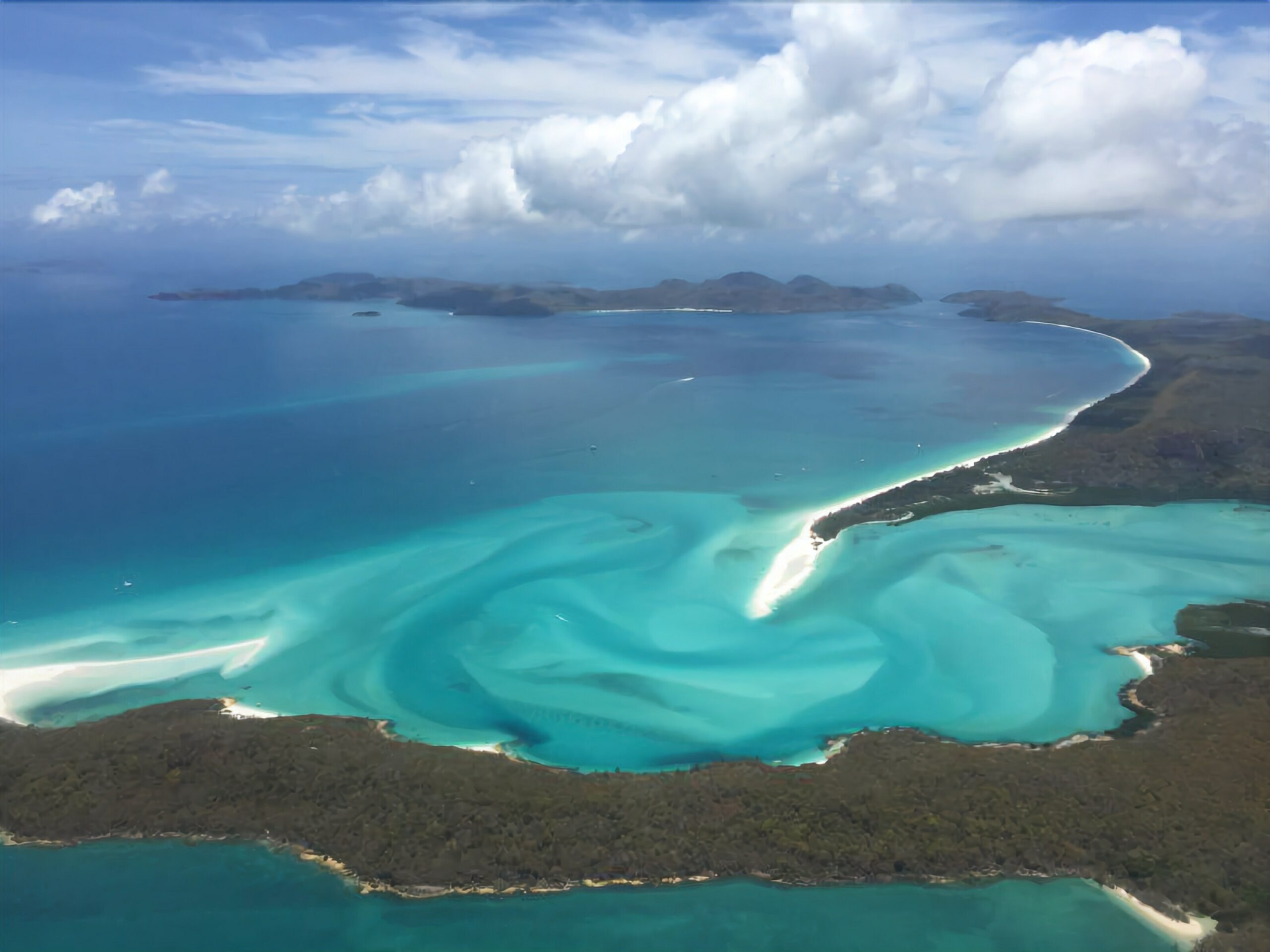 Island Views - the Perfect Holiday Home. Centre of Airlie Beach. More to Offer