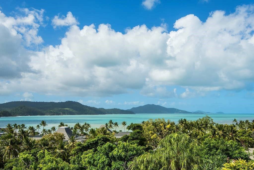 Poinciana Lodge 111 - Seaview Apartment on Hamilton Island