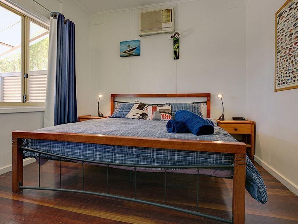 Older Family Home With Beds Galore and Massive Outside Verandah Living