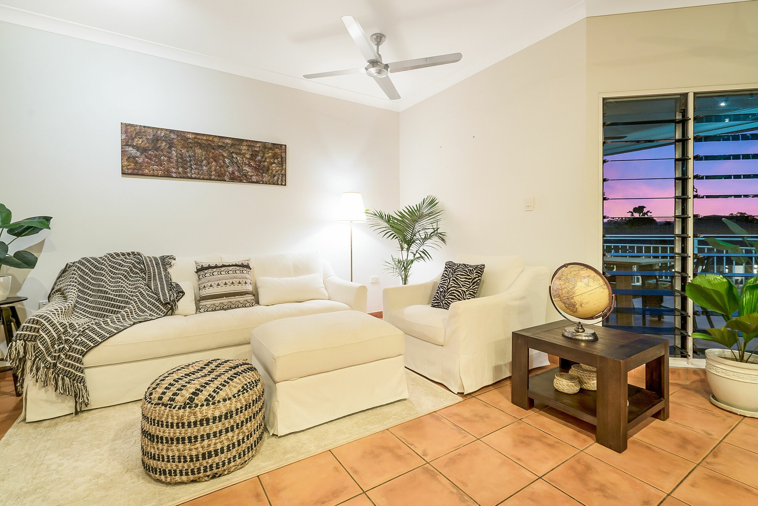 LARRAKEYAH PALMS — Darwin luxury on Cullen Bay Marina with Pool