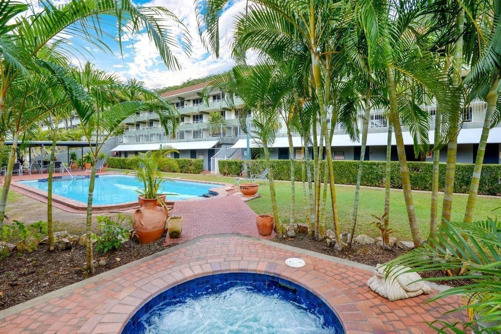 Frangipani 005 - Beachfront Apartment on Hamilton Island