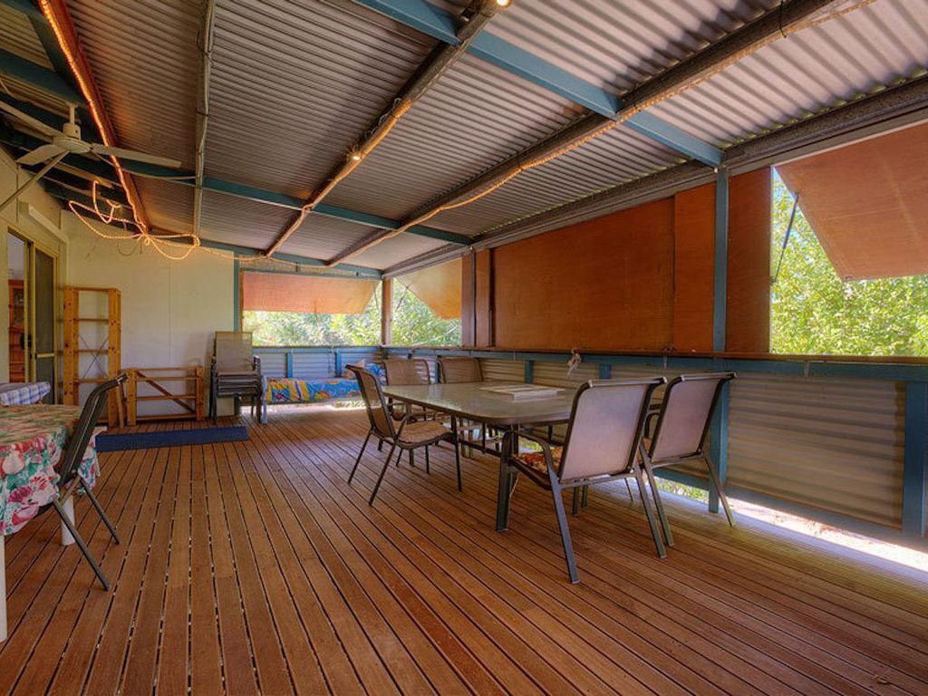 Older Family Home With Beds Galore and Massive Outside Verandah Living