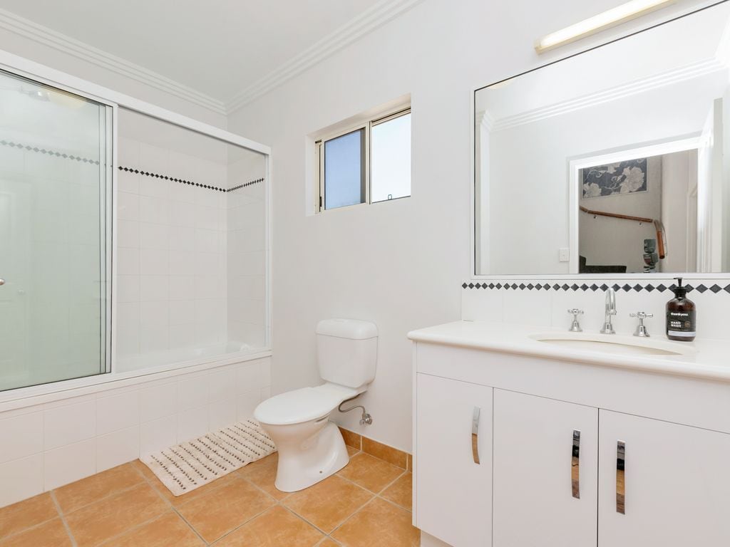 $700pw Ocean Breeze, Strand Waterview!!