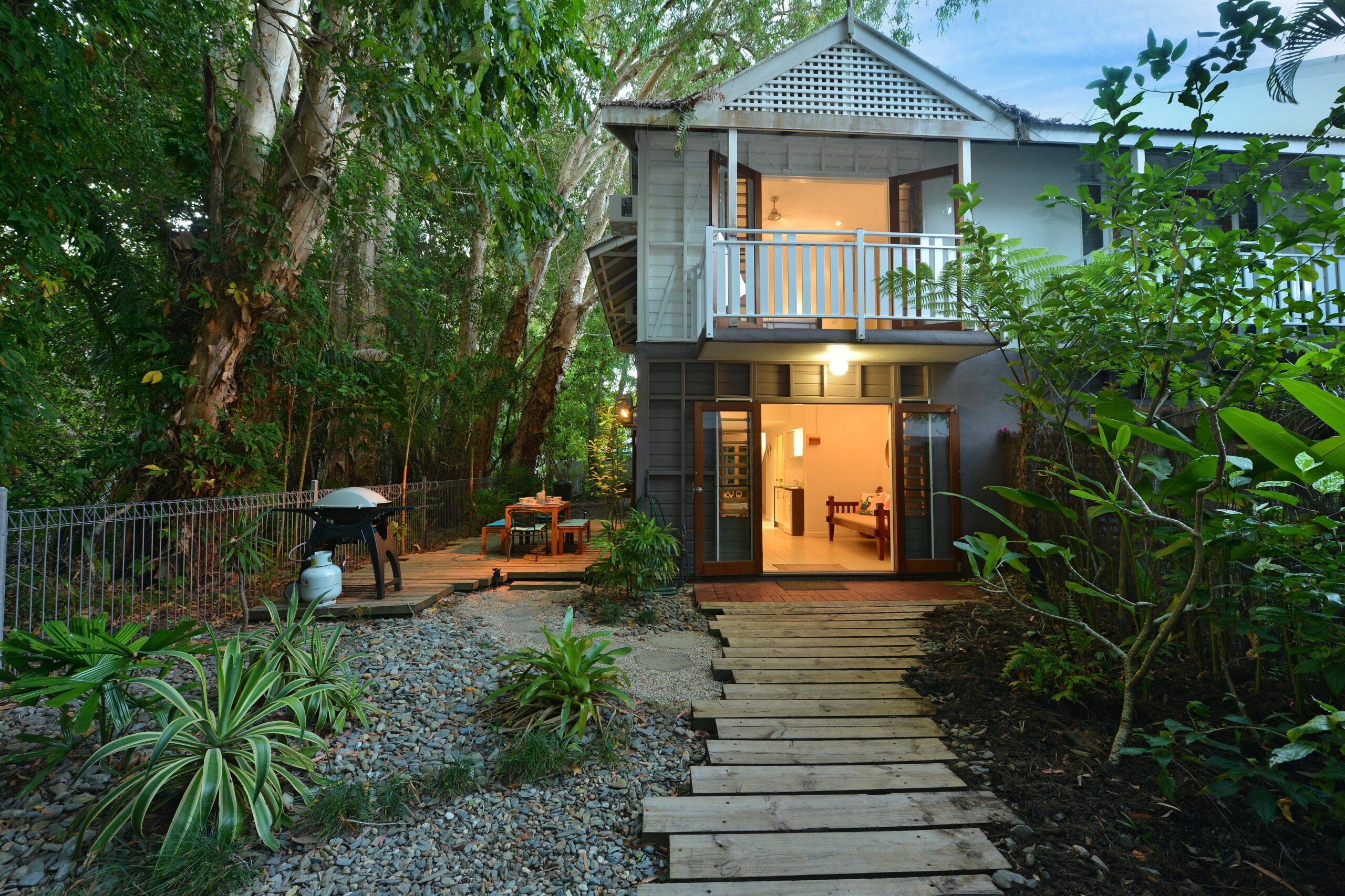 Moonah - Chic Queenslander Style Villa