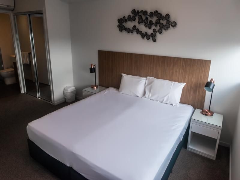 Stunning 2 Separate Hotel Rooms - Dual Key