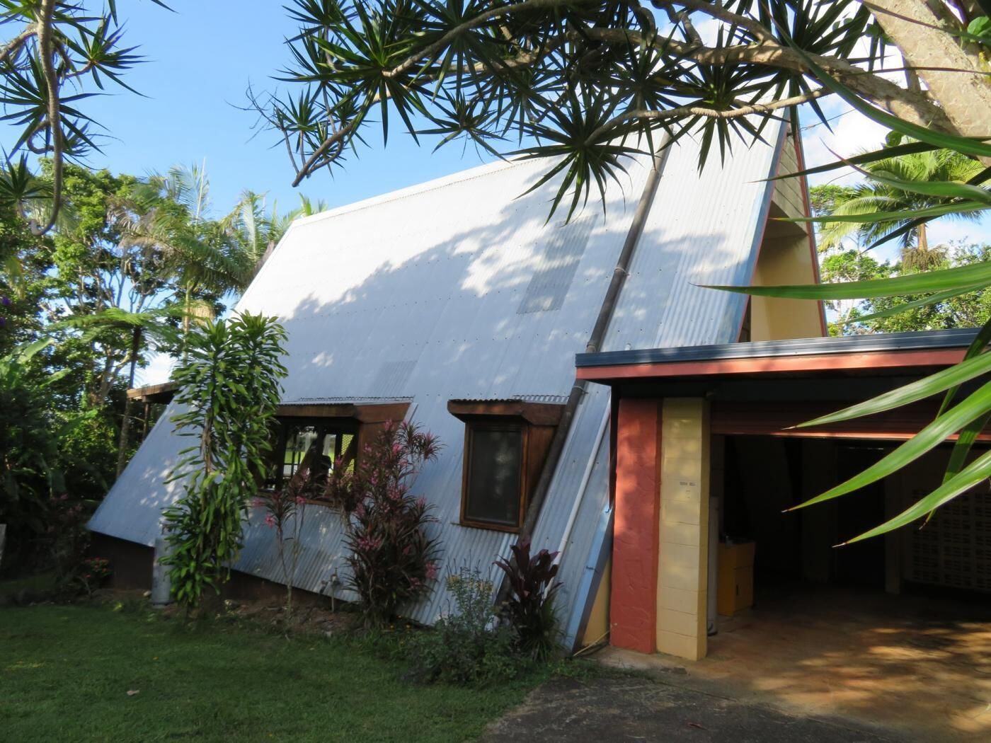 Private House With Pool in the Heart of Yungaburra Village