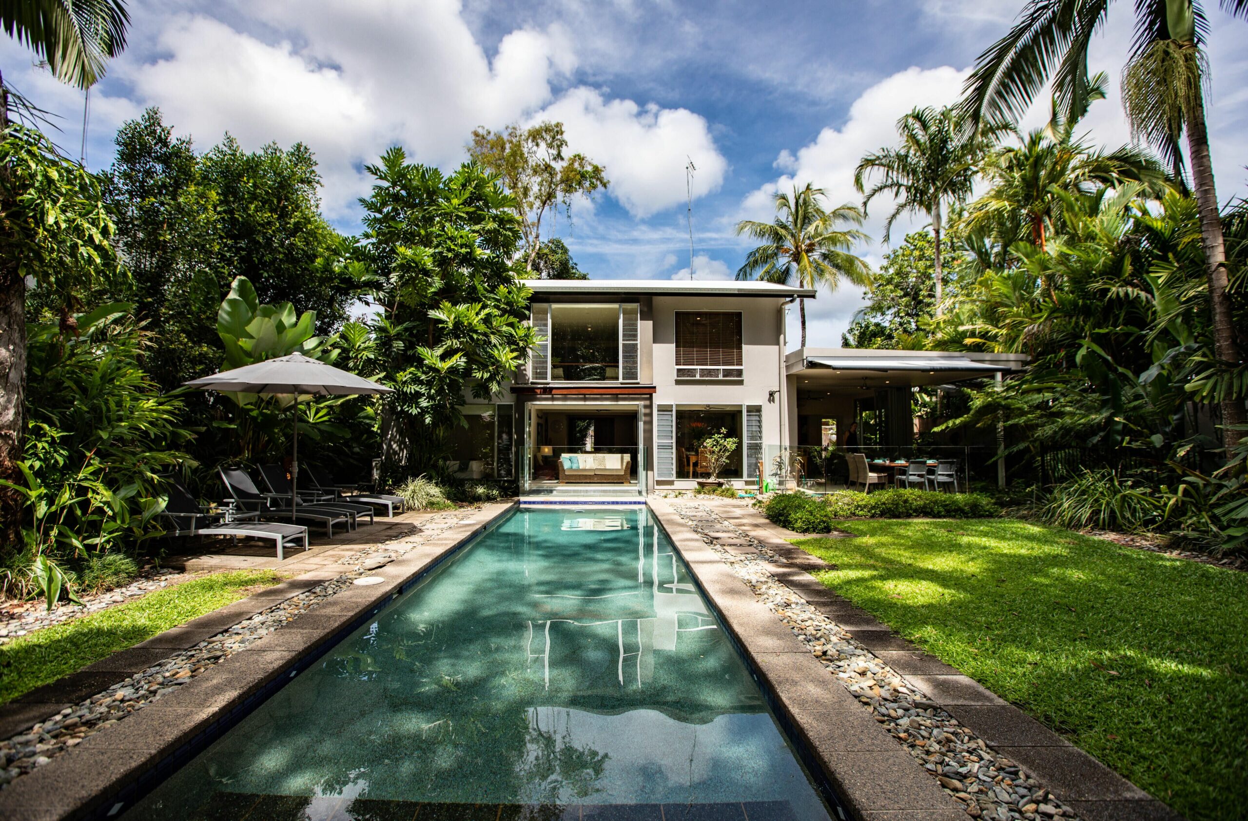 Port Douglas, Luxury Beach Front Home