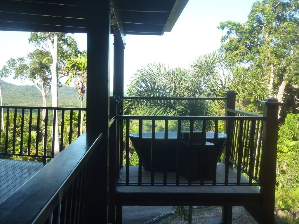 Daintree Holiday Homes - Yurara - Ocean Views and a Luxury Spa Bath for Two