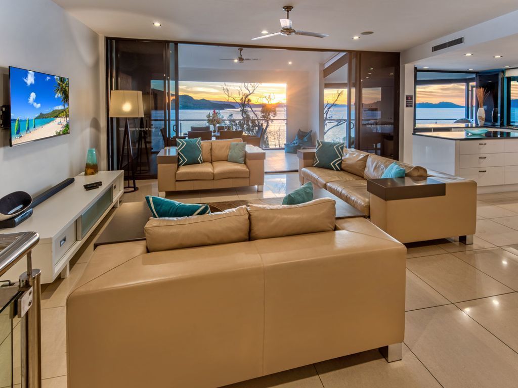 Edge 2 Ocean Front Luxury 3 Bedroom Split Level Spacious With Sofa Bed And Buggy