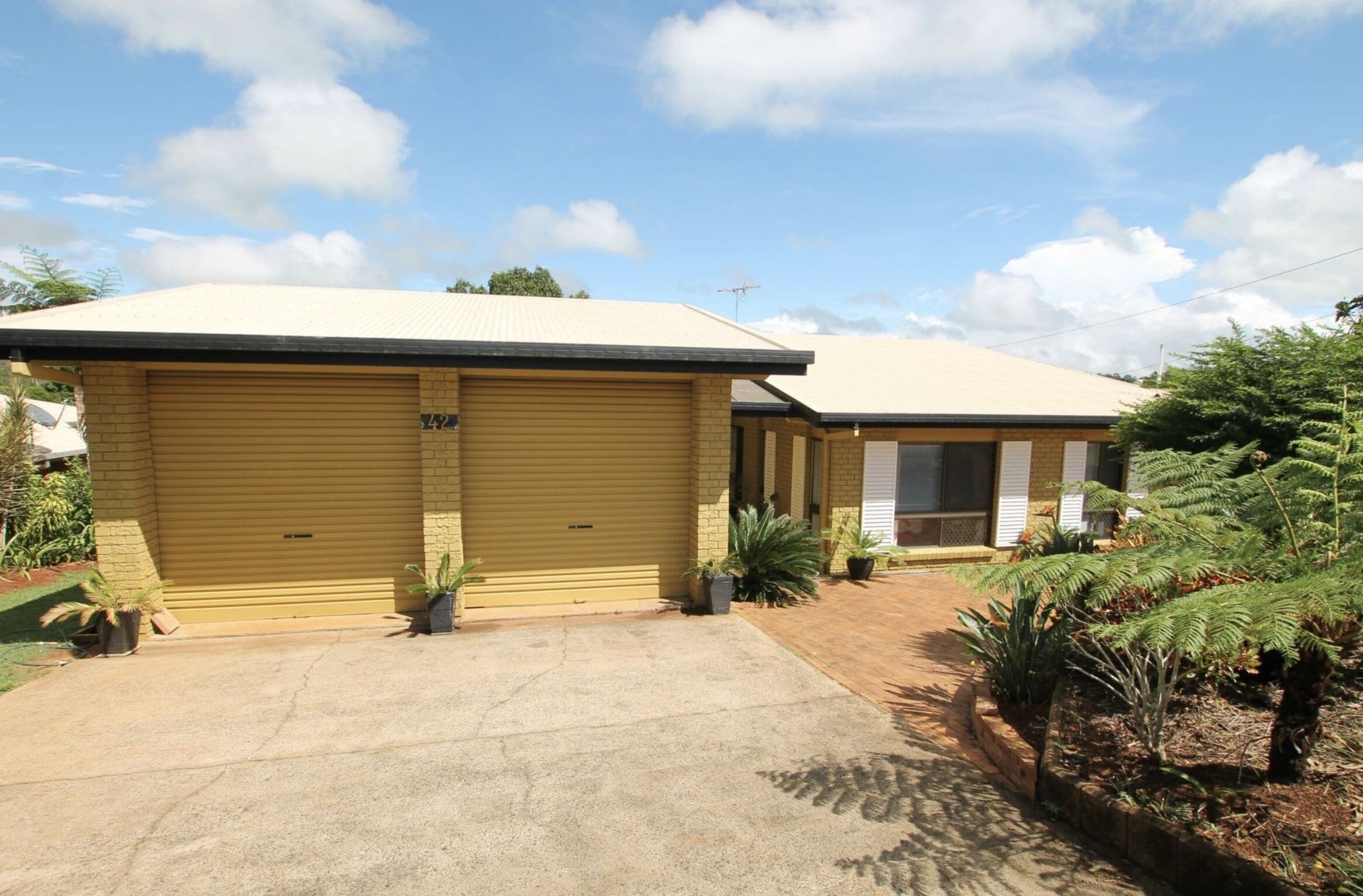 Welcome to Lakeside, Yungaburra With the Lake Literally at Your Doorstep