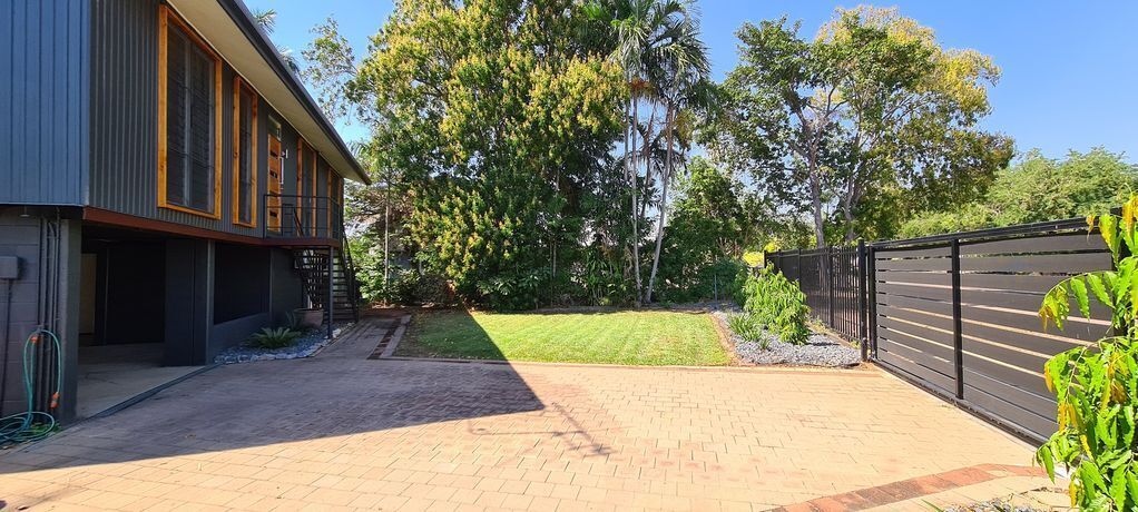 3 BEDROOM HOME & POOL / CHAMPAGNE STAYS DARWIN