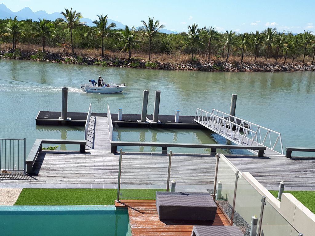 Villa Frente al mar con Piscina Privada y Embarcadero