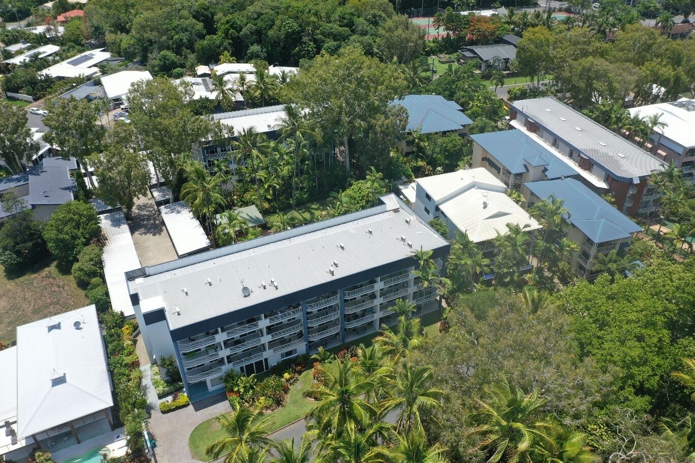 Stunning Apartment Right In Front Of The Beach!