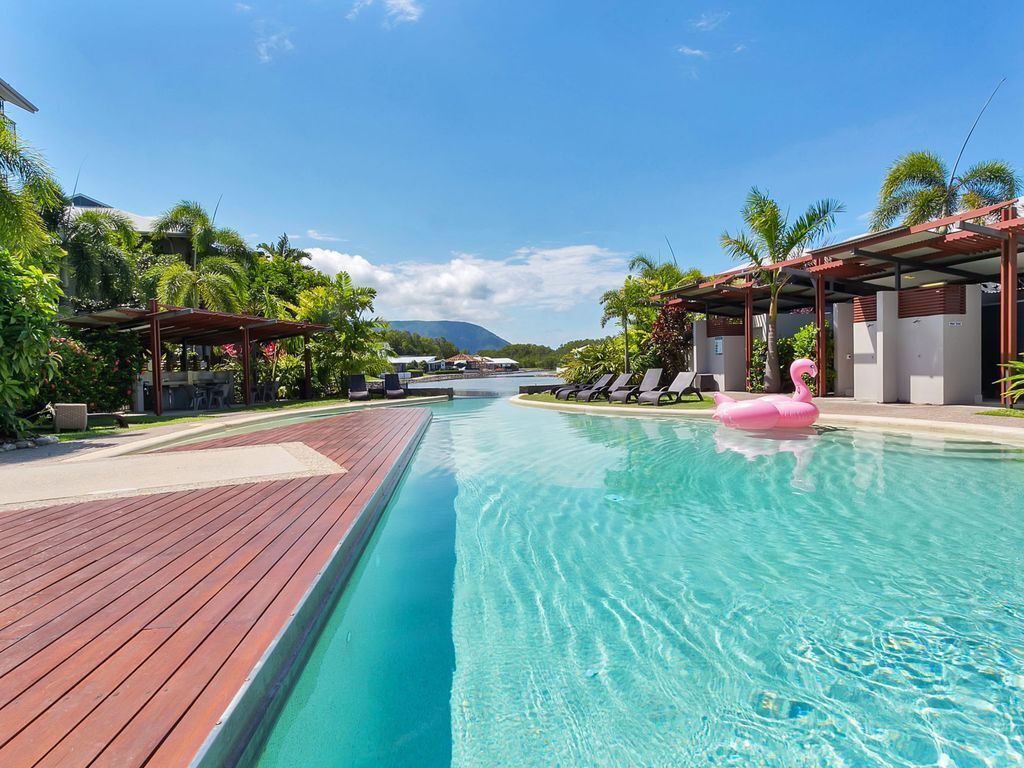 Blue Lagoon Lakeside Apartment