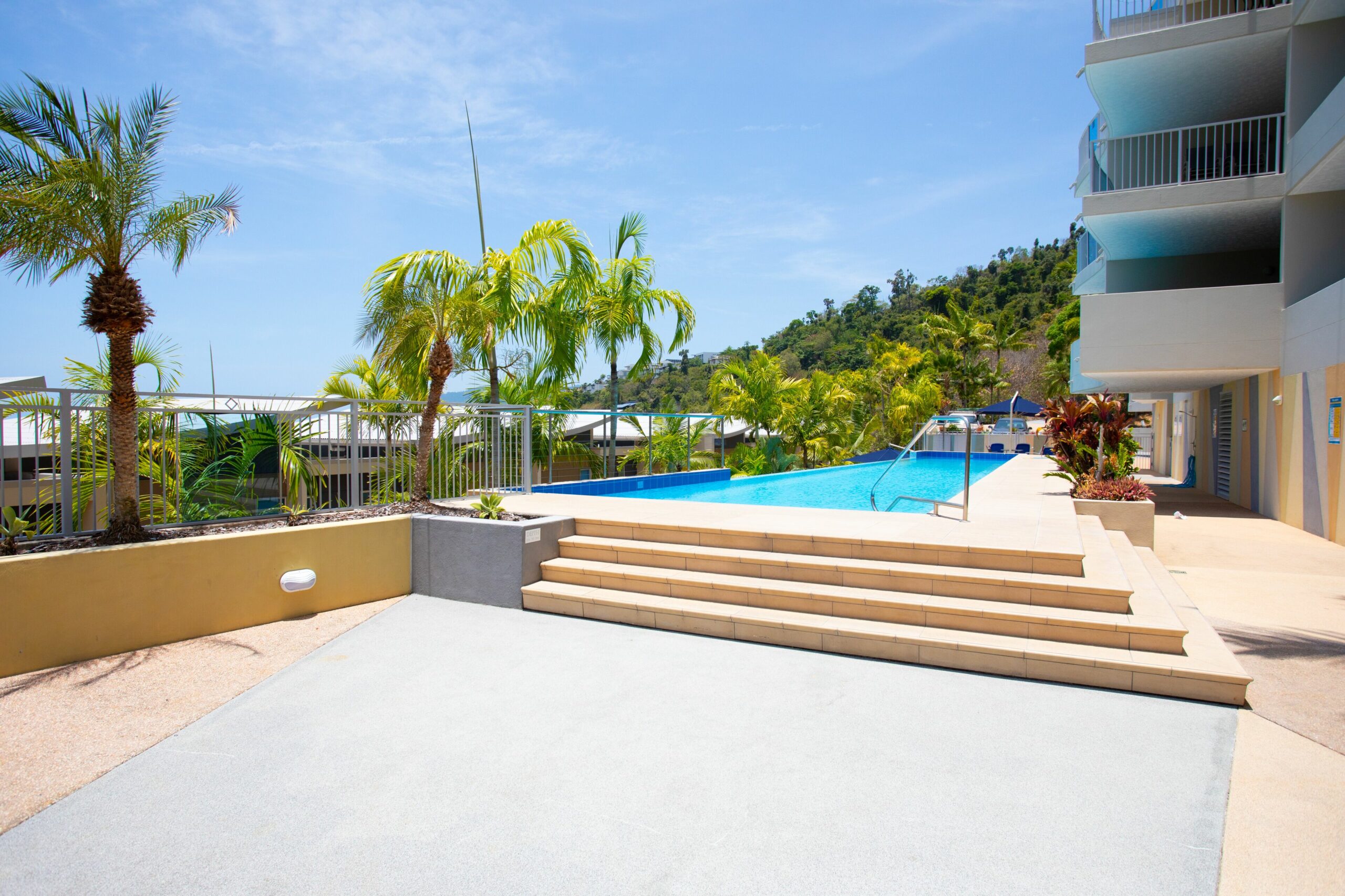 Stunning Sea Views Azura 7 Airlie & Wifi