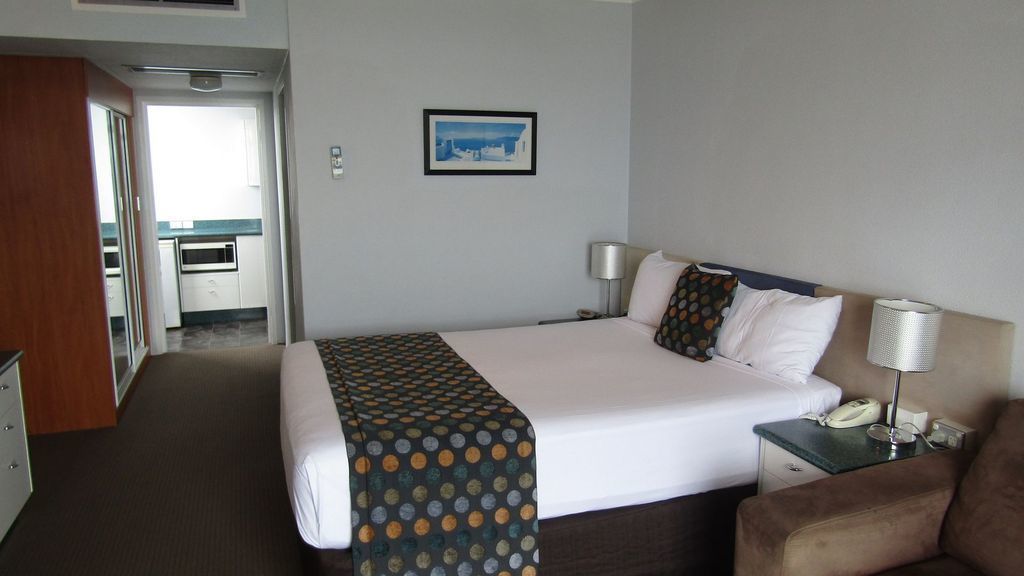 Aquarius Top Floor Ocean Views Fast Free Wifi Foxtel/netflix Cold AC Pool