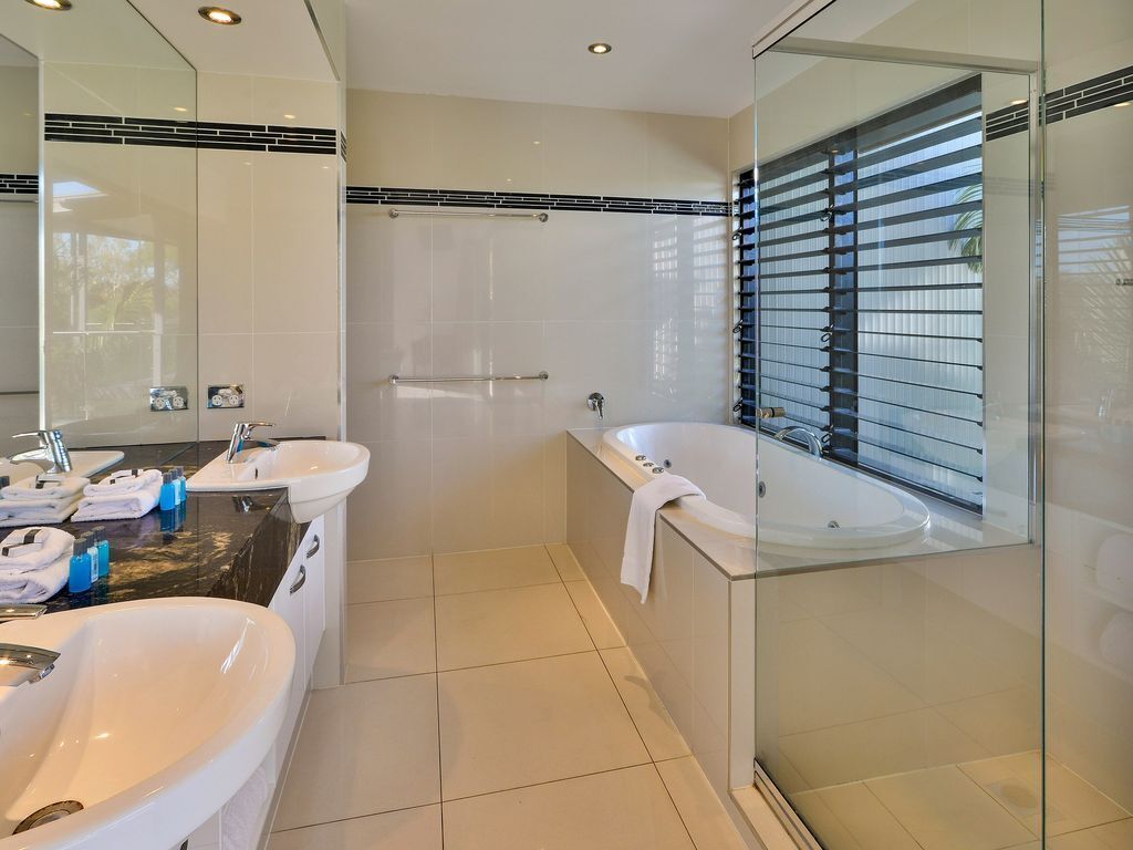 Pinnacle 8 - Seaview Apartment on Hamilton Island