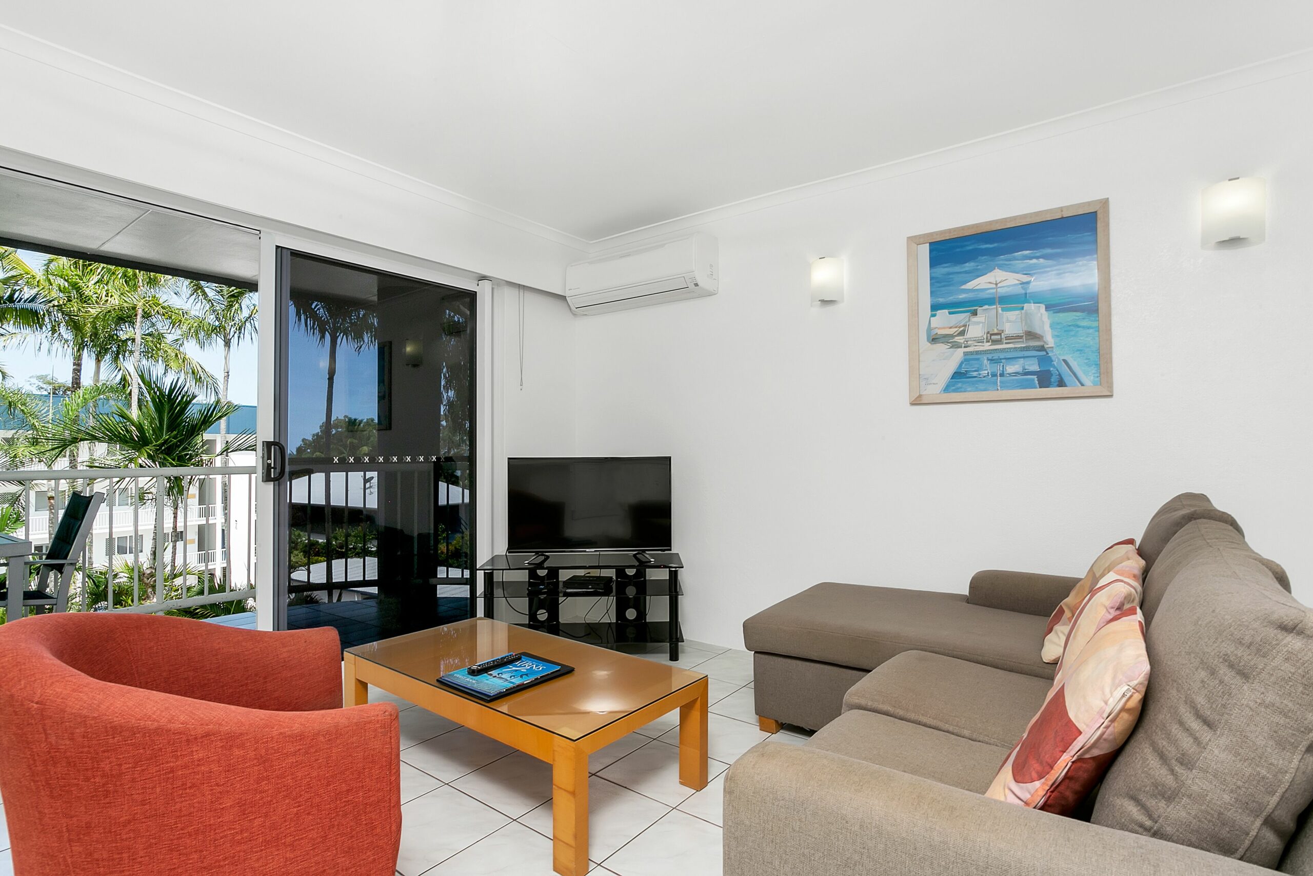 Top Floor Beachside Apartment With Pool View!