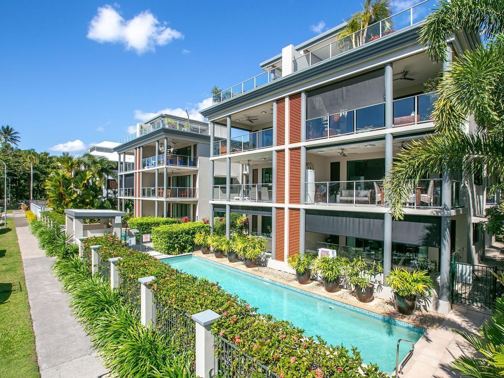2/31-33 Sims Esplanade, Yorkeys Knob - Beachfront Apartment With Ocean Views