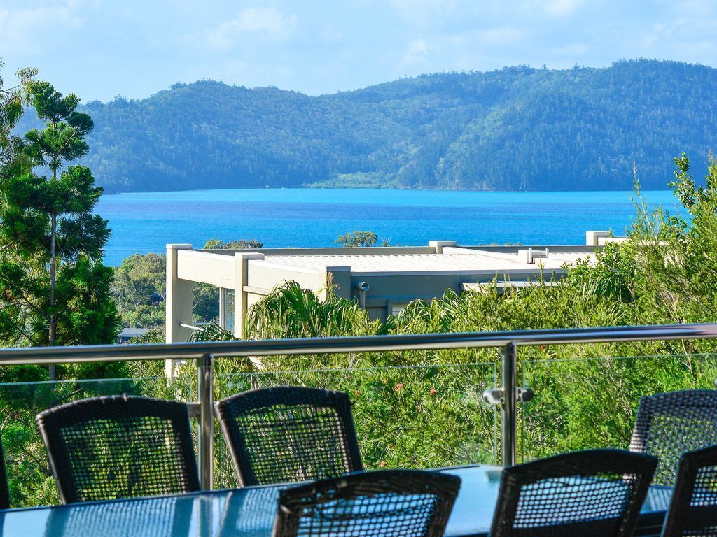 Pinnacle 8 - Seaview Apartment on Hamilton Island