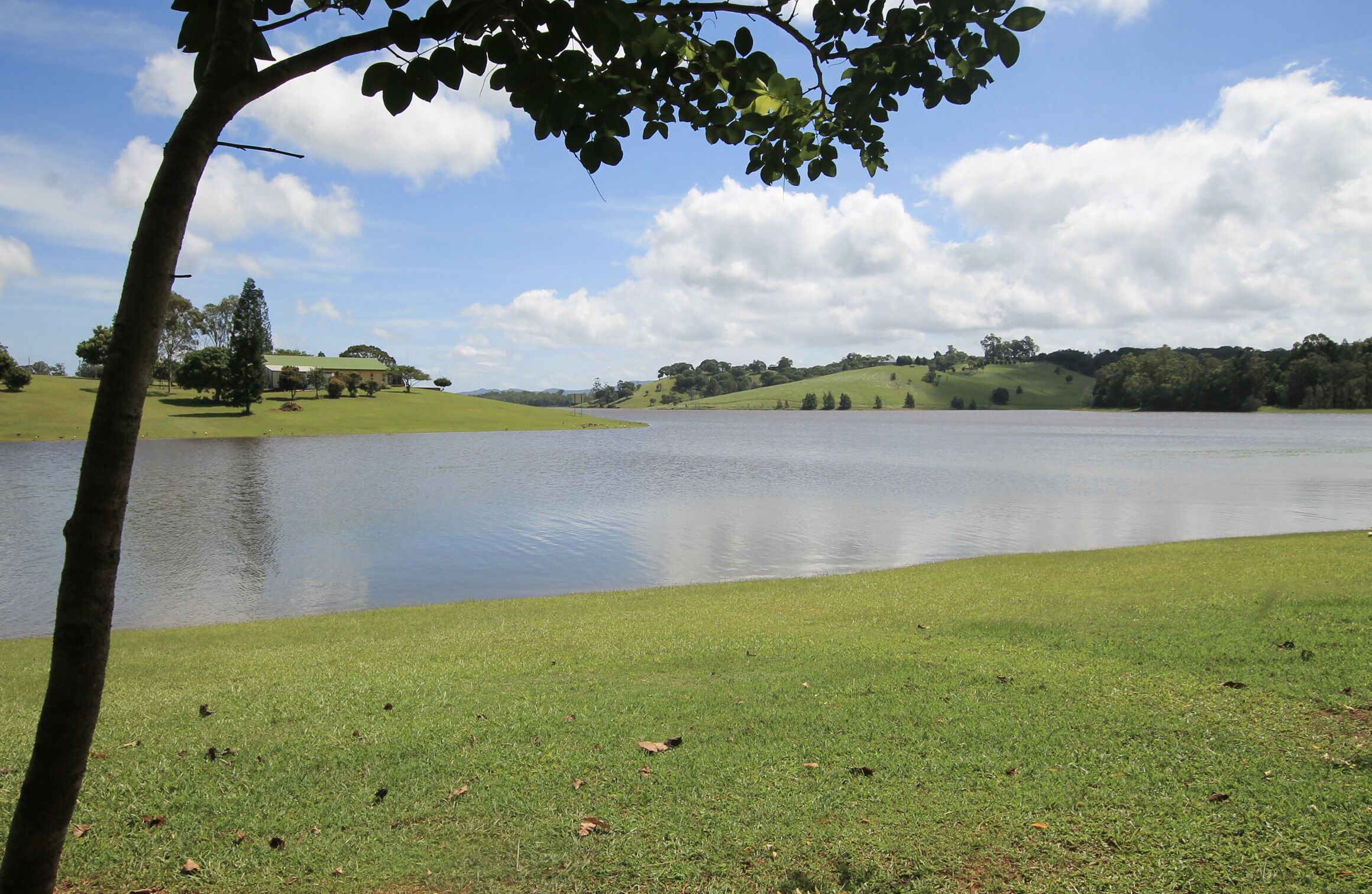 Welcome to Lakeside, Yungaburra With the Lake Literally at Your Doorstep