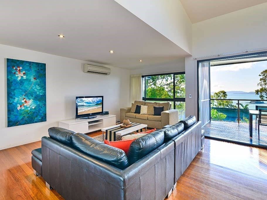 Pinnacle 2 - Seaview Apartment on Hamilton Island