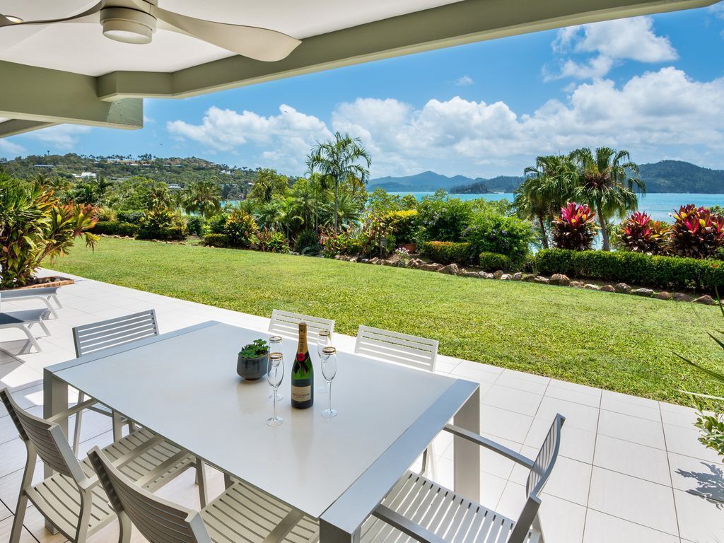 Lagoon 005 on the Beach Hamilton Island by Hamorent