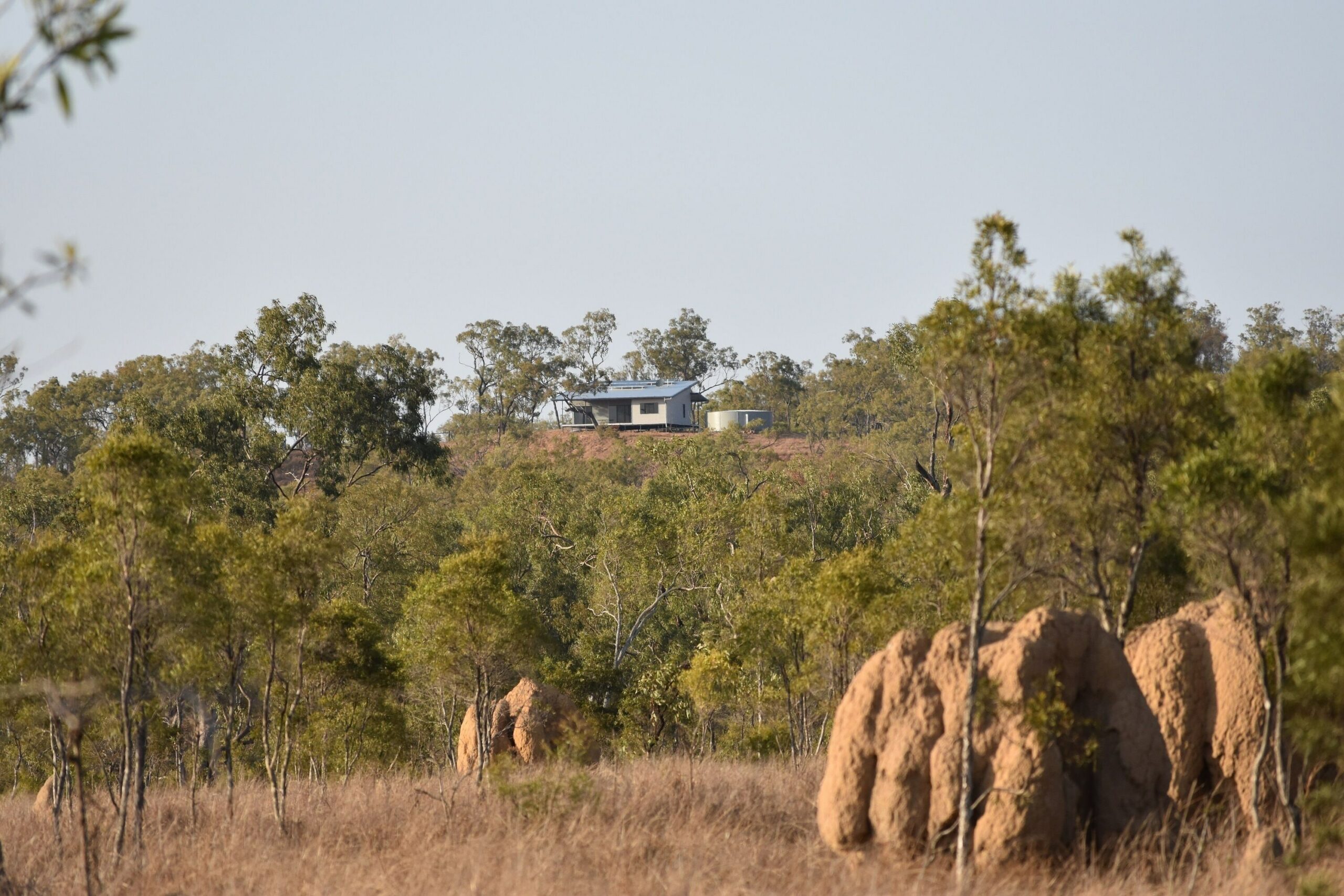 Ironbark House Dimbulah: Boutique Two Bedroom House looking over the Outback