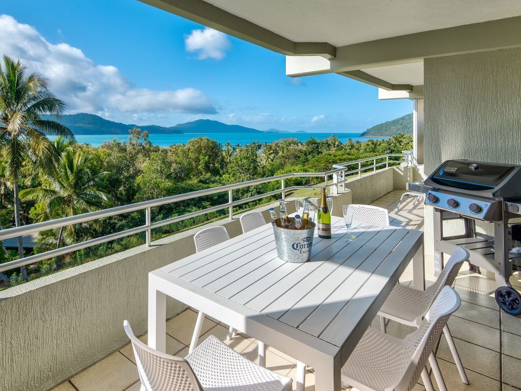 Poinciana Lodge 102 – Seaview Apartment on Hamilton Island