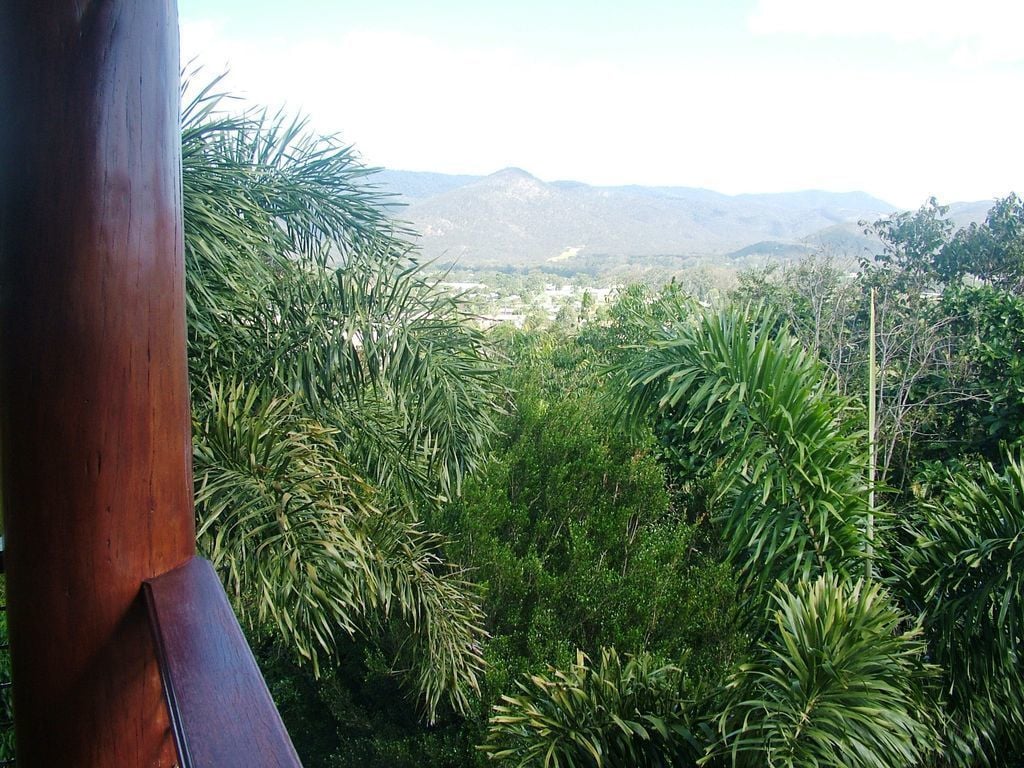 Rainforest Views set on the lip of a Extinct Volcanic Crater, Family Friendly