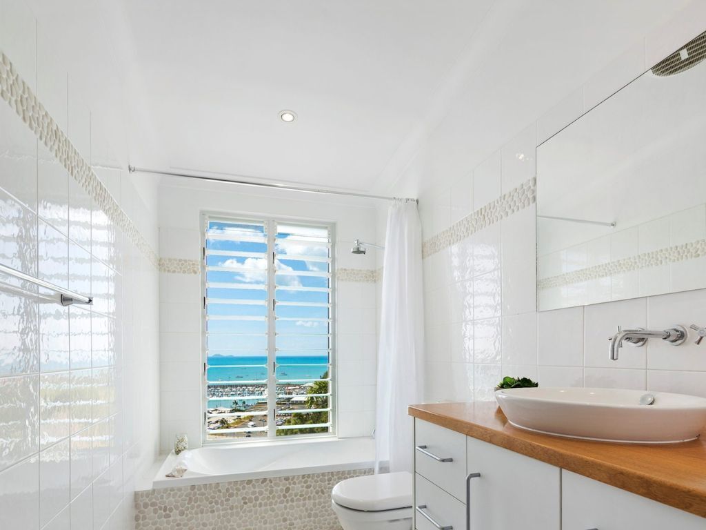 Nautilus On The Hill - Luxury Holiday Home in Central Airlie