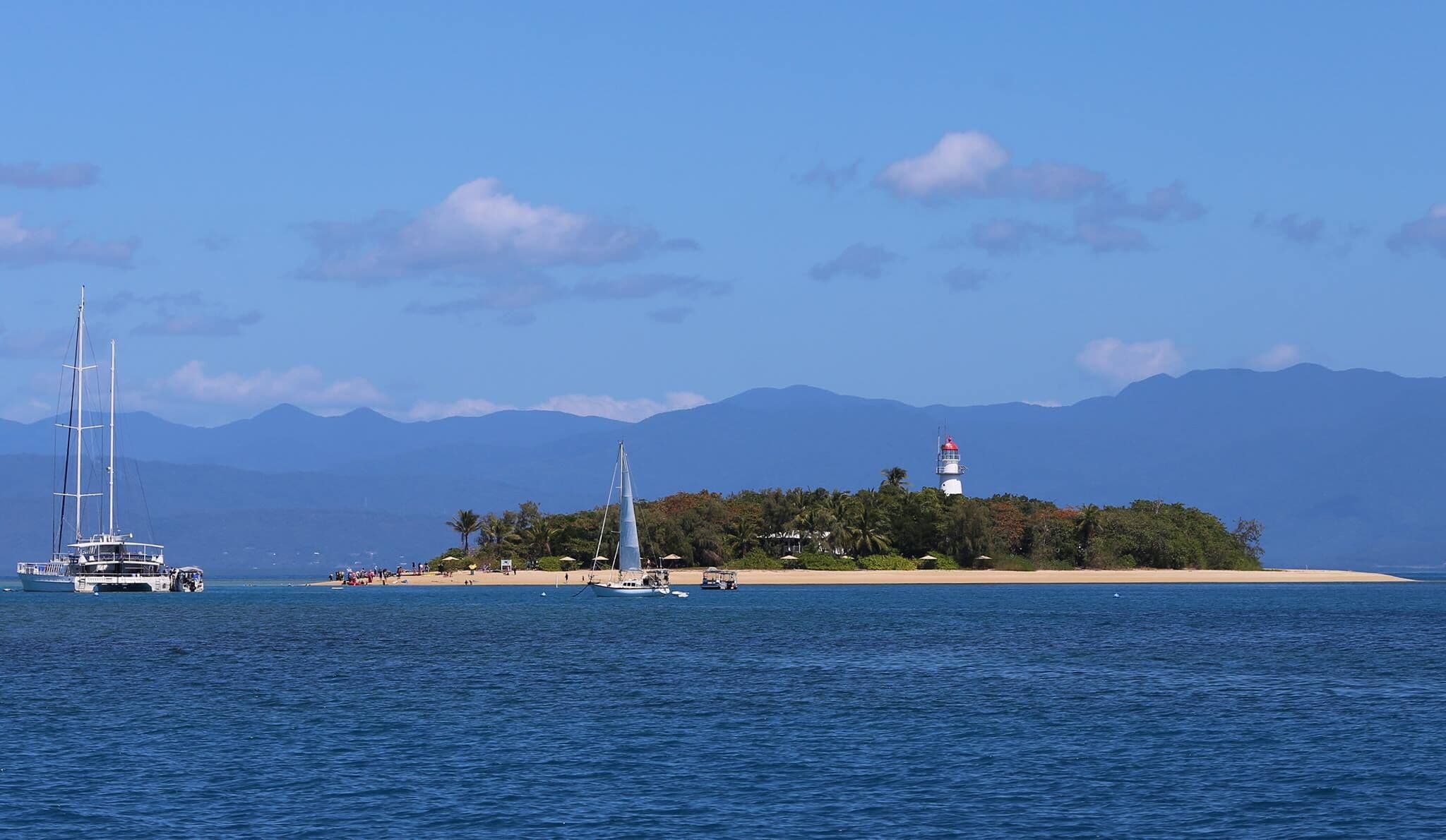 Port Douglas Beach Unit 2 Bedder