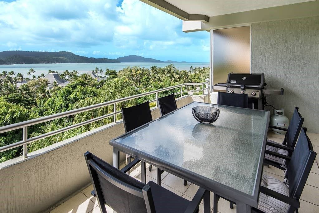 Poinciana Lodge 111 - Seaview Apartment on Hamilton Island