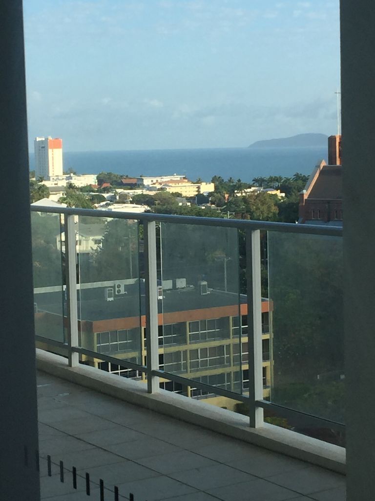 Seaviews 2 Bed 2 Bath, City Apt, Walk TO Beach