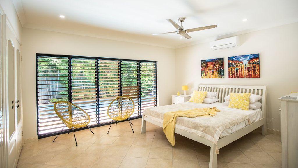 Six Beachside Port Douglas With Heated Swimming Pool & Footsteps From the Beach