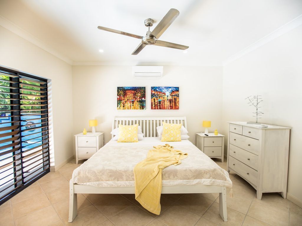 Six Beachside Port Douglas With Heated Swimming Pool & Footsteps From the Beach