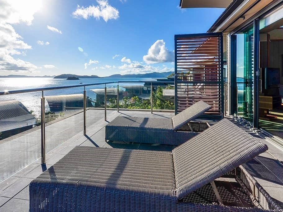 Yacht Club Villa 32 - Beautiful Villa on Hamilton Island