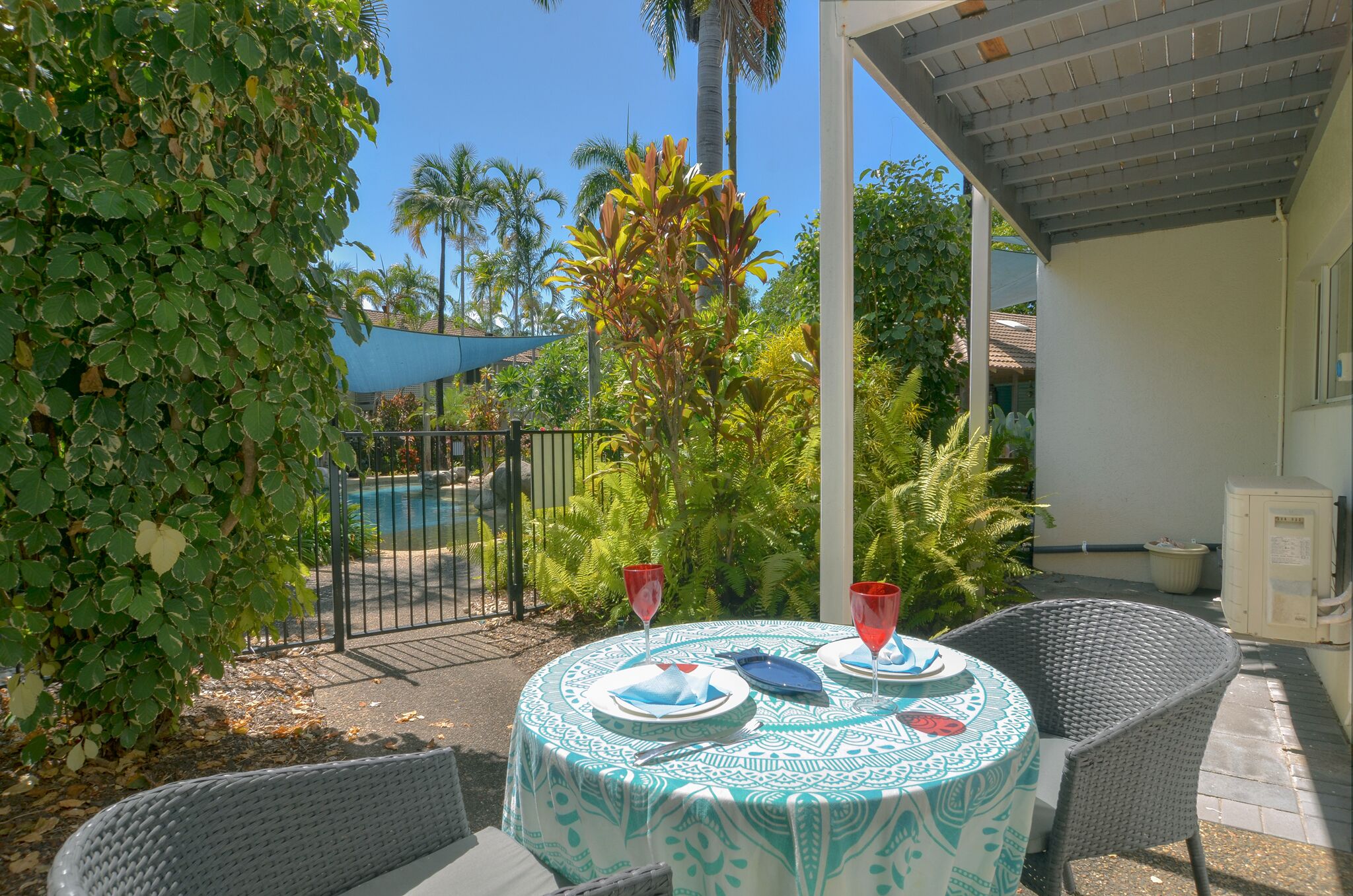 POOLSIDE VILLA @ REEF RESORT - FREE WIFI & NETFLIX.